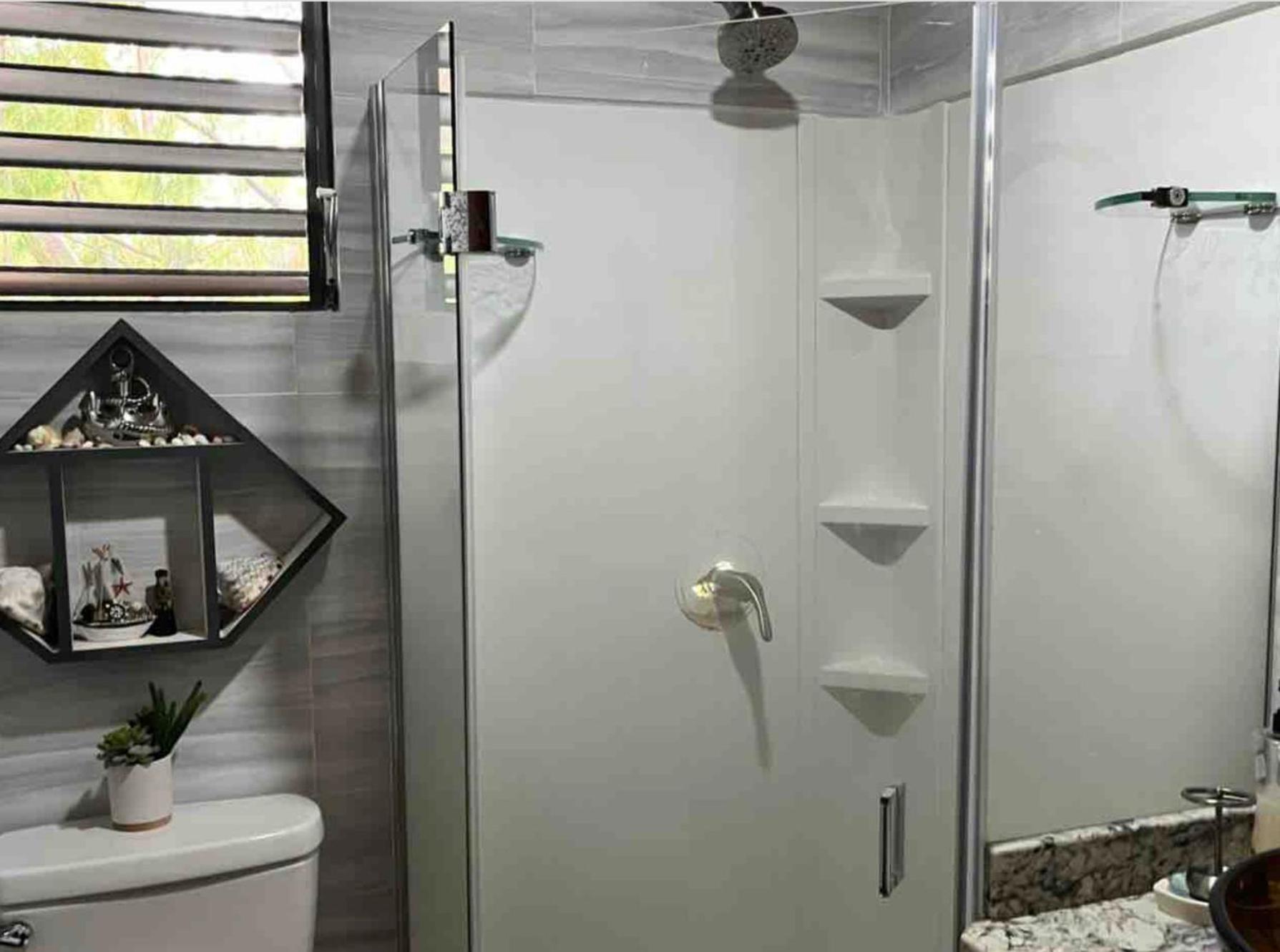 Therapy Cabins - Belize Island Experience