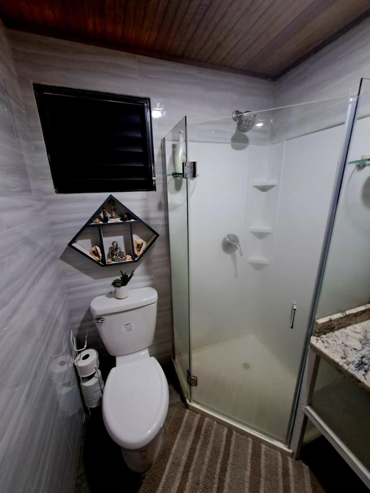 Therapy Cabins - Belize Island Experience