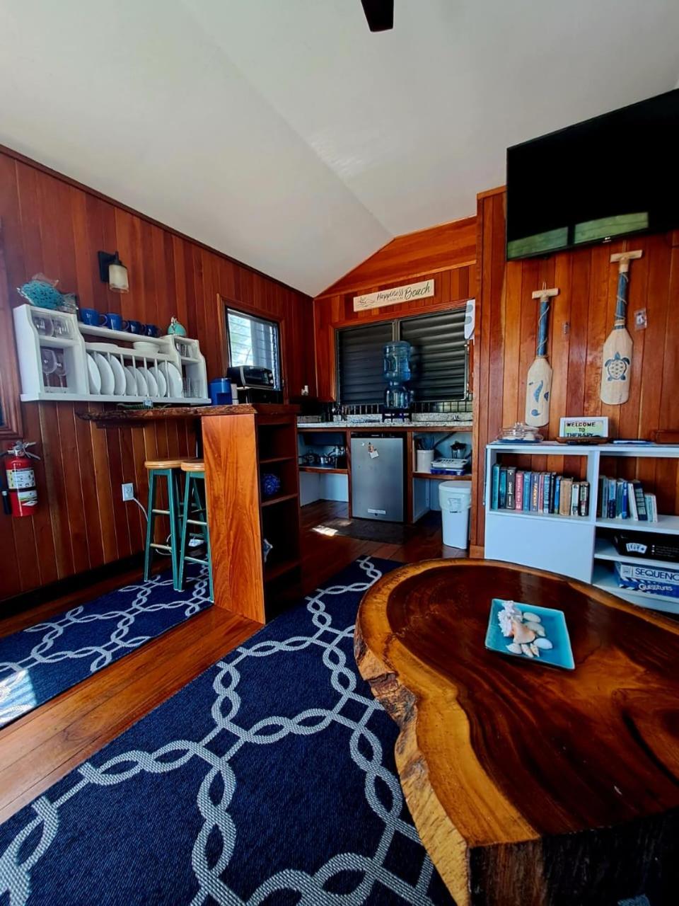 Therapy Cabins - Belize Island Experience