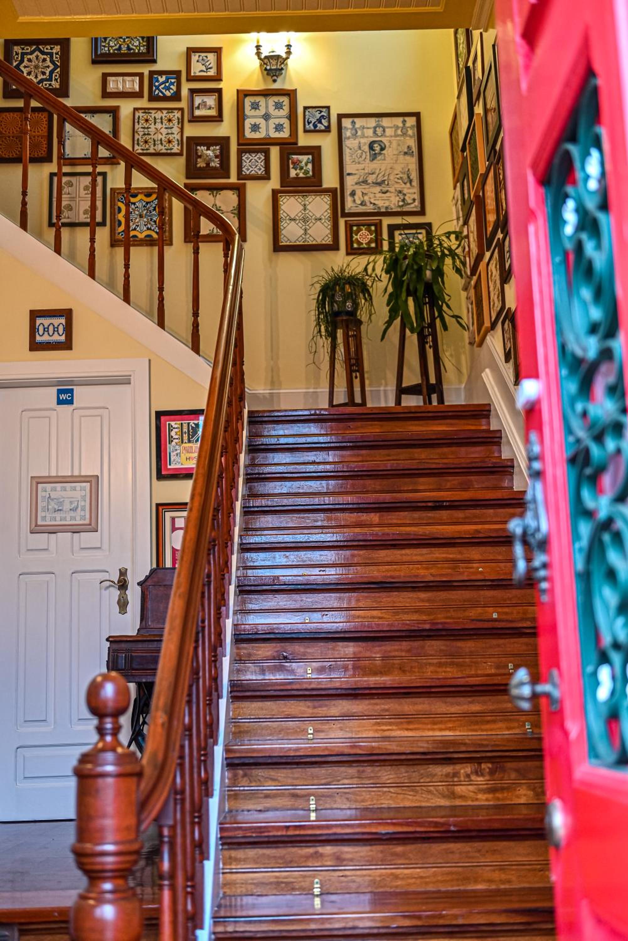 Vintage Balcony Guesthouse & Suites view 3