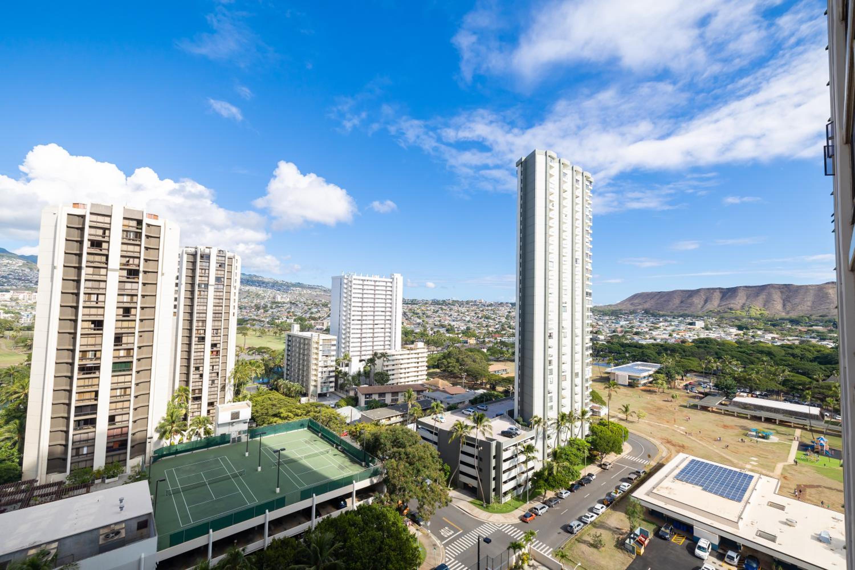 Beautiful Mountain View in Waikiki Sunset with Parking view 2