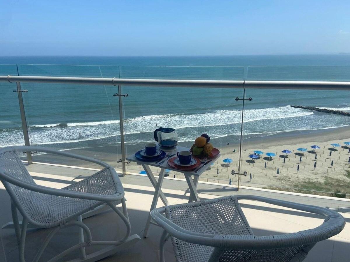 Frente al Mar home office 7B