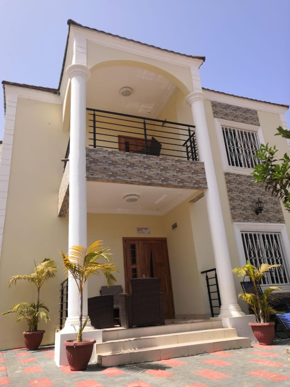 Janha's Senegambia Villa Holiday Rental With Free Wifi view 2