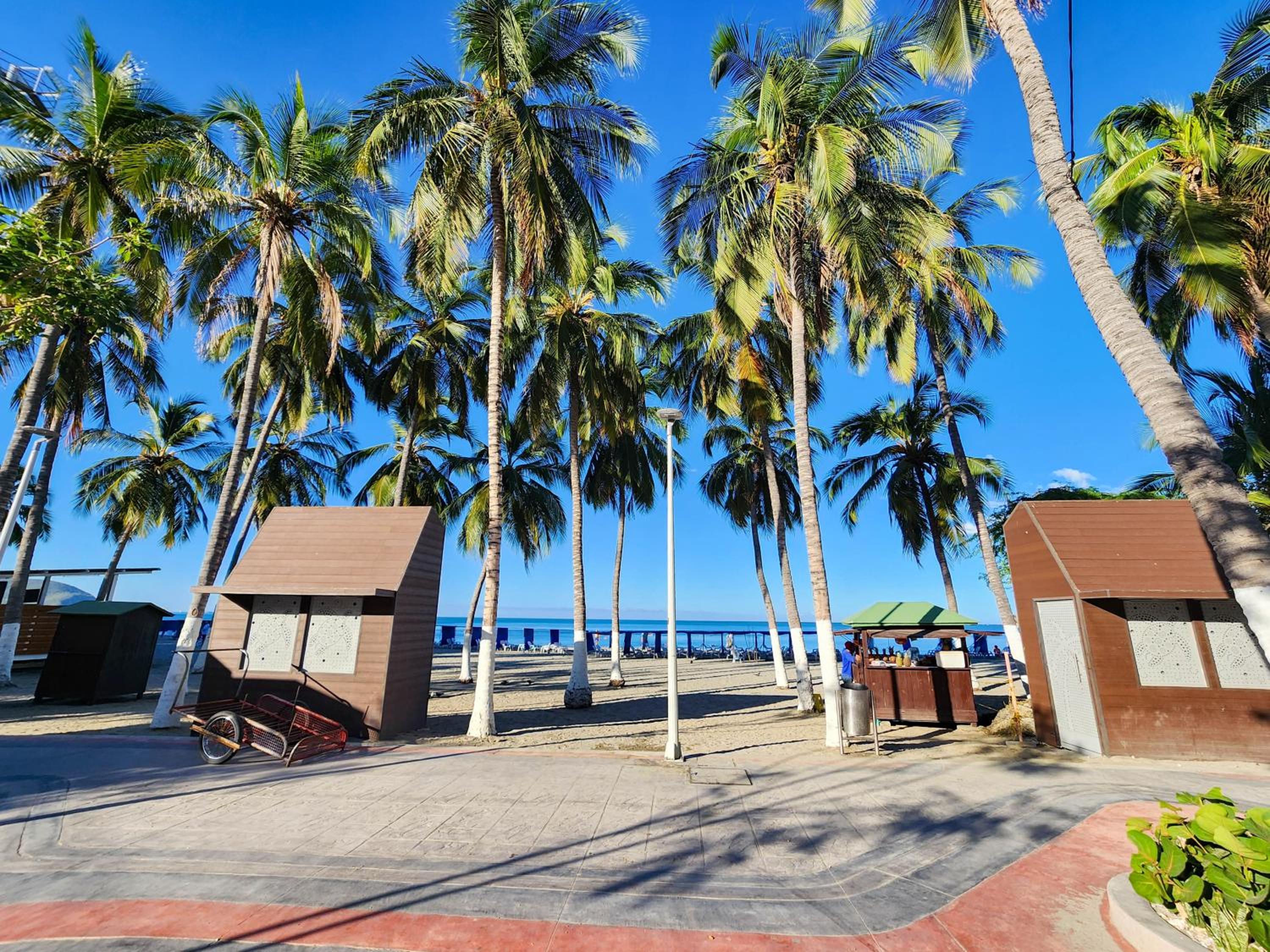 Apartamentos frente a la playa Palanoa Rodadero - By Bedviajes