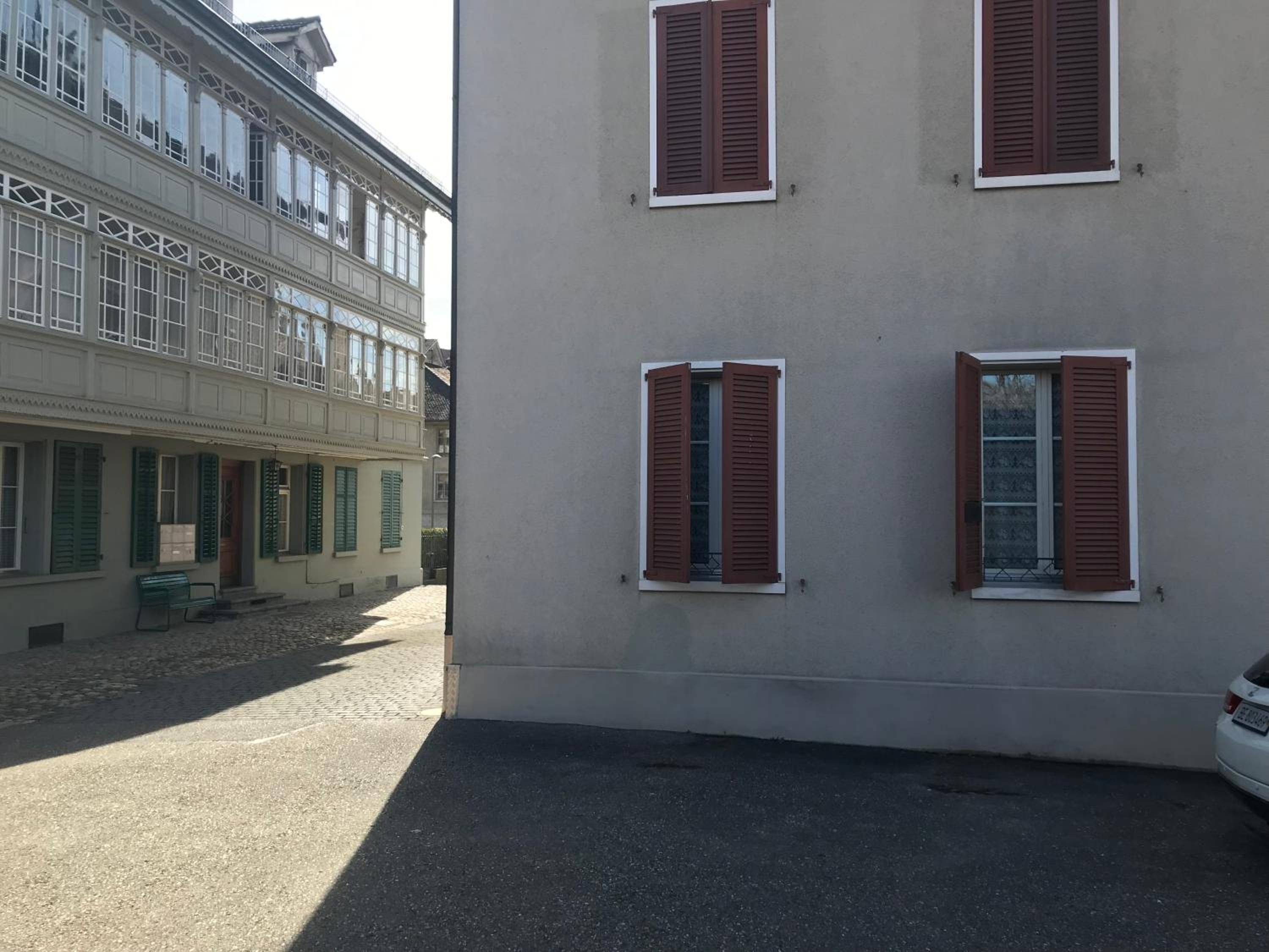 Simple Studio 36m2 in the Center of Burgdorf private Parking SMALL BATHROOM