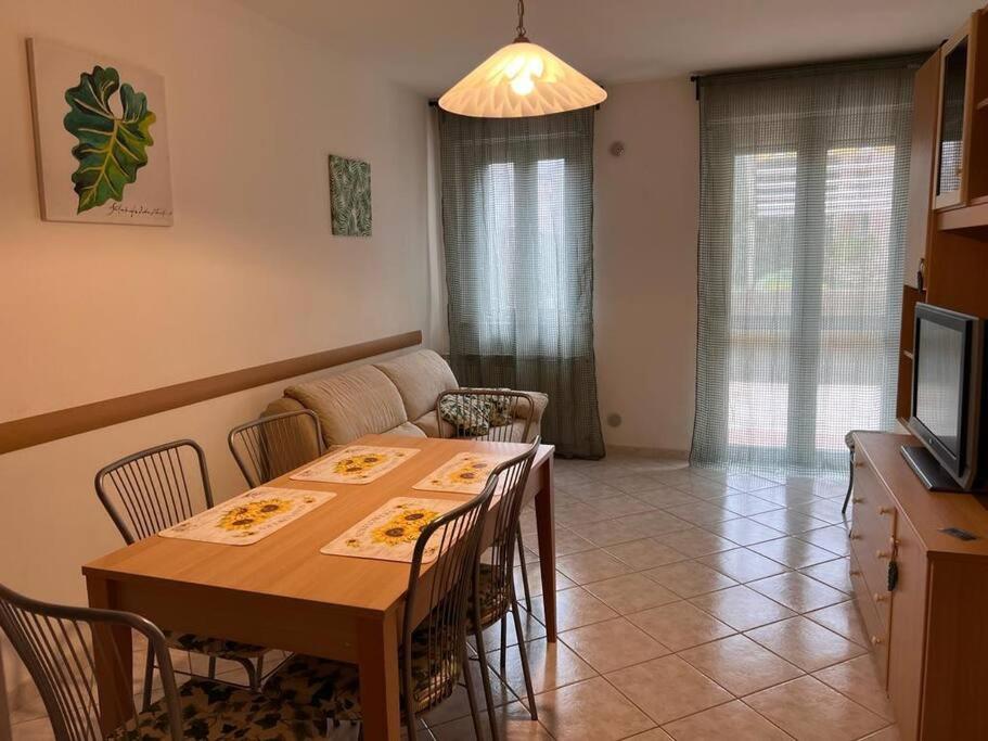 Appartamento tranquillo con patio e piscina