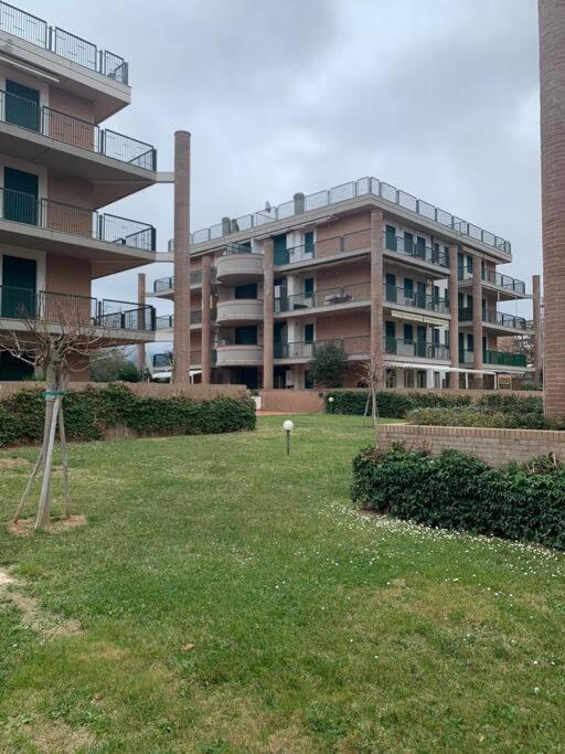 Appartamento tranquillo con patio e piscina