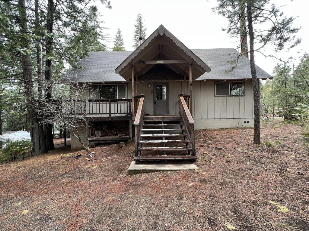 Blue Lake Chalet- 3 Bedroom + Loft/Pool Table in Arnold/Bear Valley (Pet-Friendly)