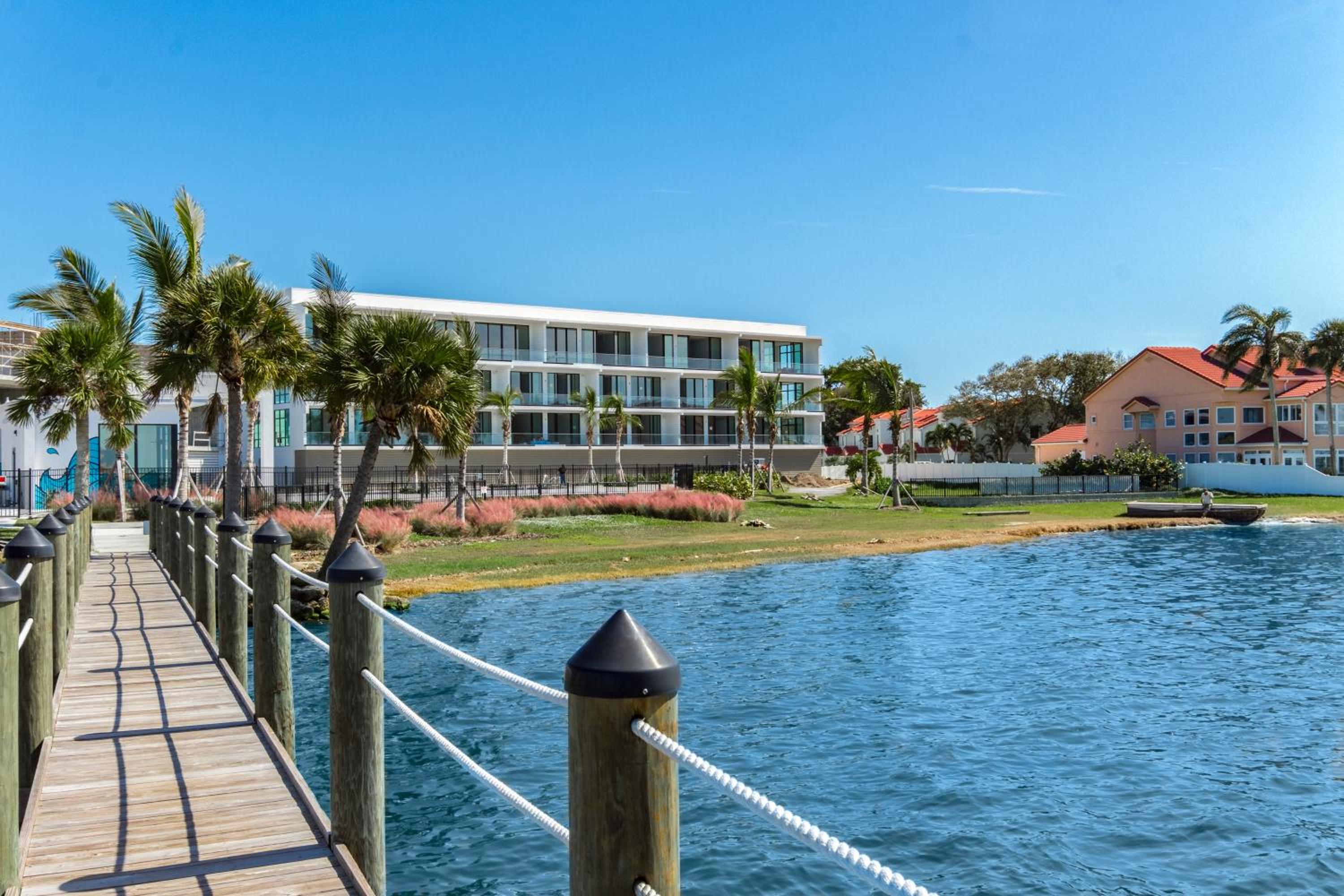 Hotel Villatel at Harbor Island Beach Club - Image 1