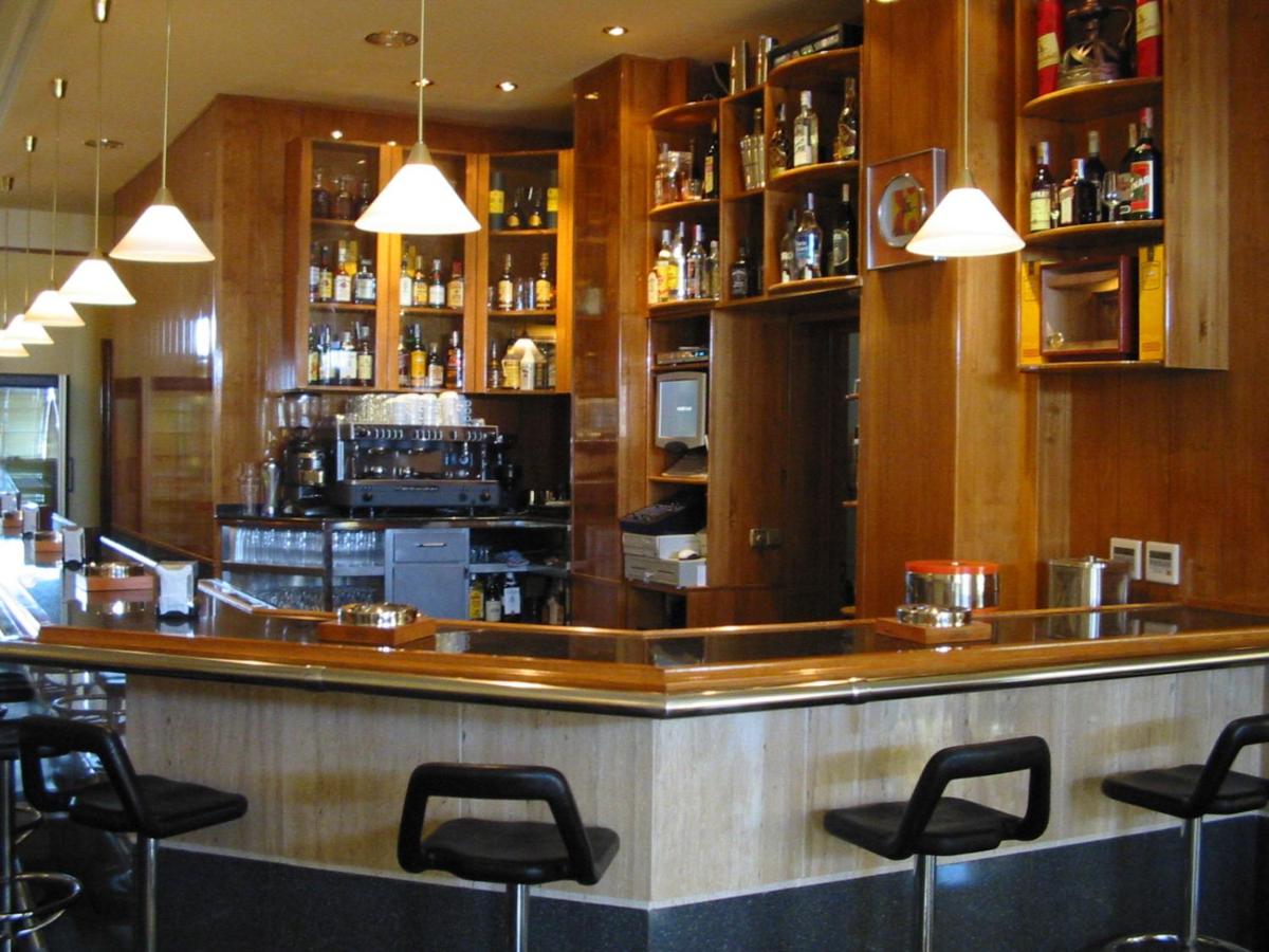 bar