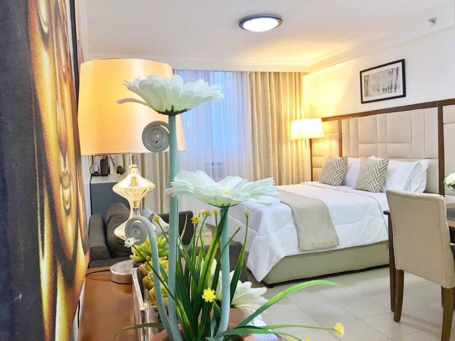 Attractive studio with Luxury bed Good for 1-4pax High speed WiFi with Netflix Free Pool & Parking