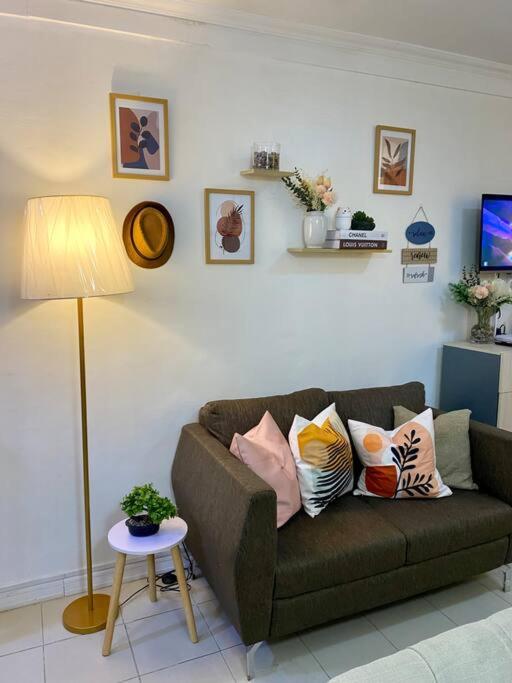 Attractive studio with Luxury bed Good for 1-4pax High speed WiFi with Netflix Free Pool & Parking