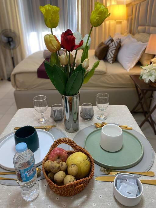 Attractive studio with Luxury bed Good for 1-4pax High speed WiFi with Netflix Free Pool & Parking