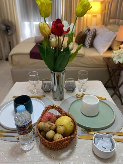 Attractive studio with Luxury bed Good for 1-4pax High speed WiFi with Netflix Free Pool & Parking