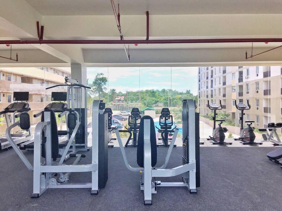 Attractive studio with Luxury bed Good for 1-4pax High speed WiFi with Netflix Free Pool & Parking