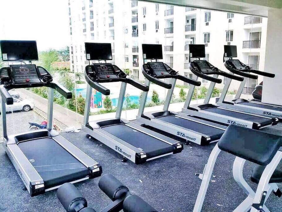 Attractive studio with Luxury bed Good for 1-4pax High speed WiFi with Netflix Free Pool & Parking