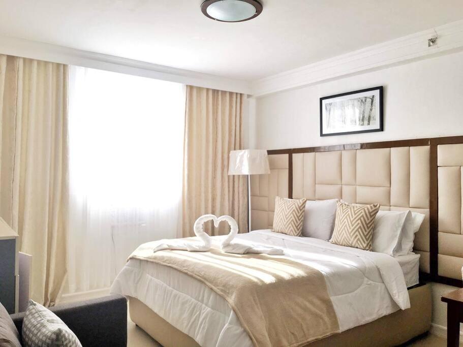 Attractive studio with Luxury bed Good for 1-4pax High speed WiFi with Netflix Free Pool & Parking