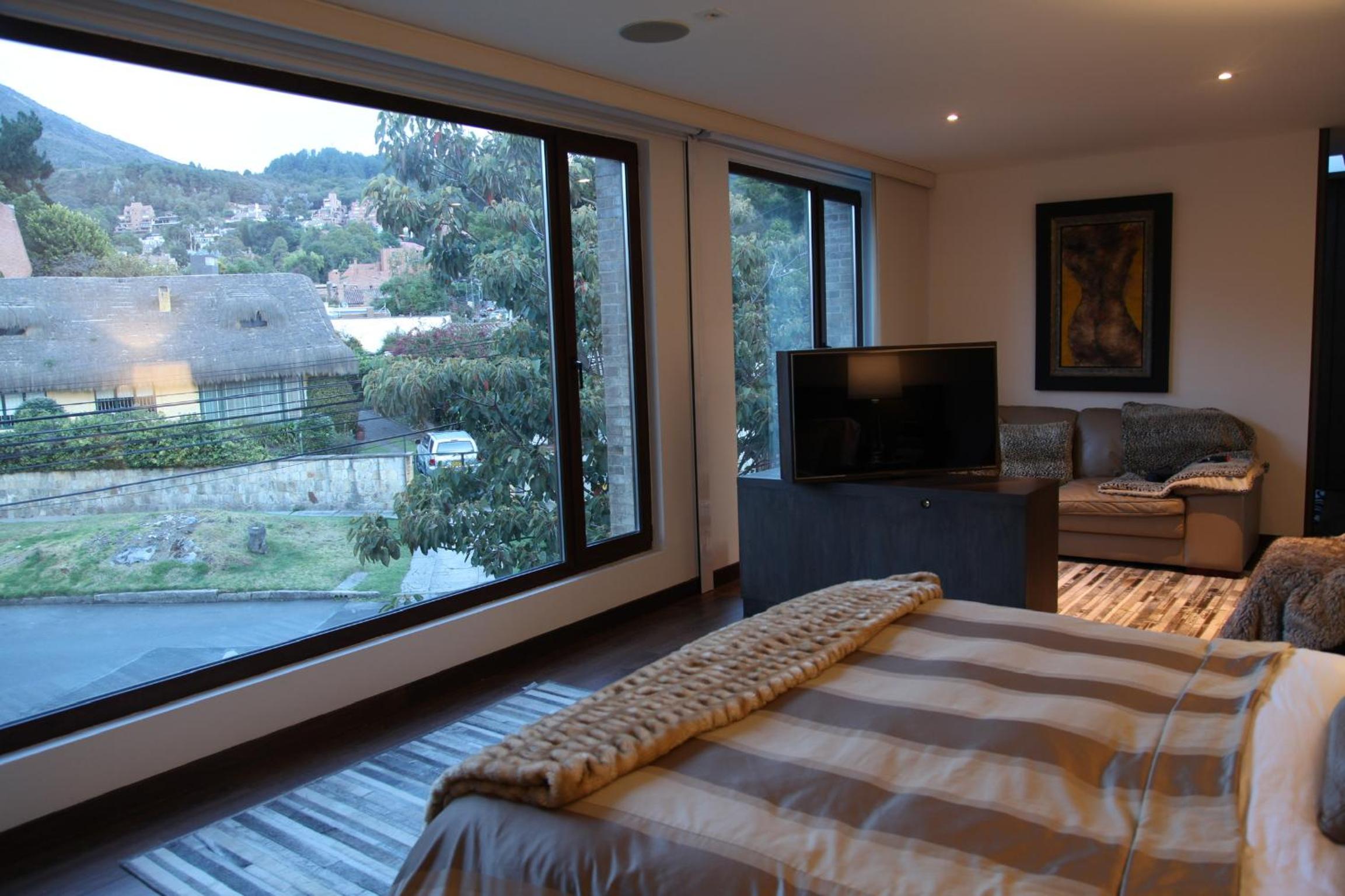 Casa en Santa Ana Oriental Bogotá /500 M2