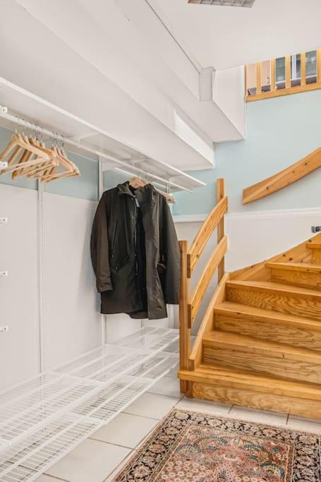 Dinbnb Apartments I Charming 3-Bedroom in the Heart of the City view 5