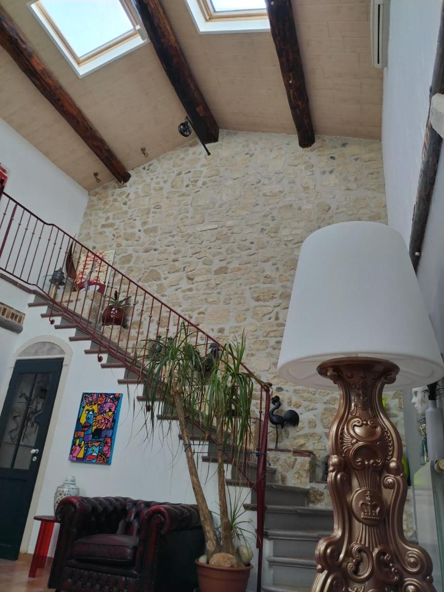 VILLA ARTEMiA