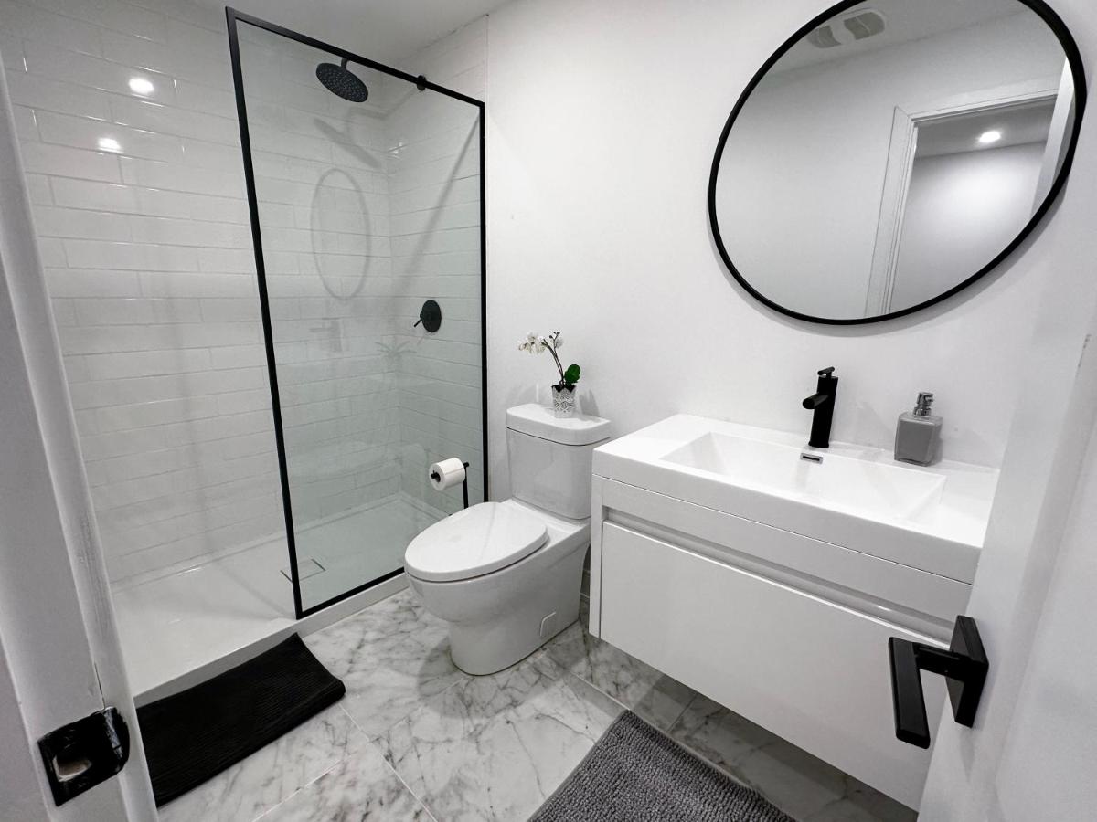 Toronto Vacations - New  Renovated Spacious 2BR Apt in Thornhill - Property Image 5