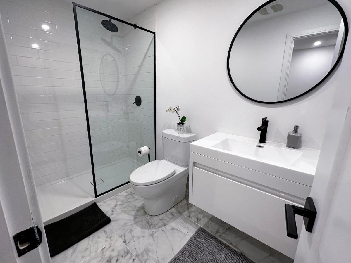 New  Renovated Spacious 2BR Apt in Thornhill - Property Image 22