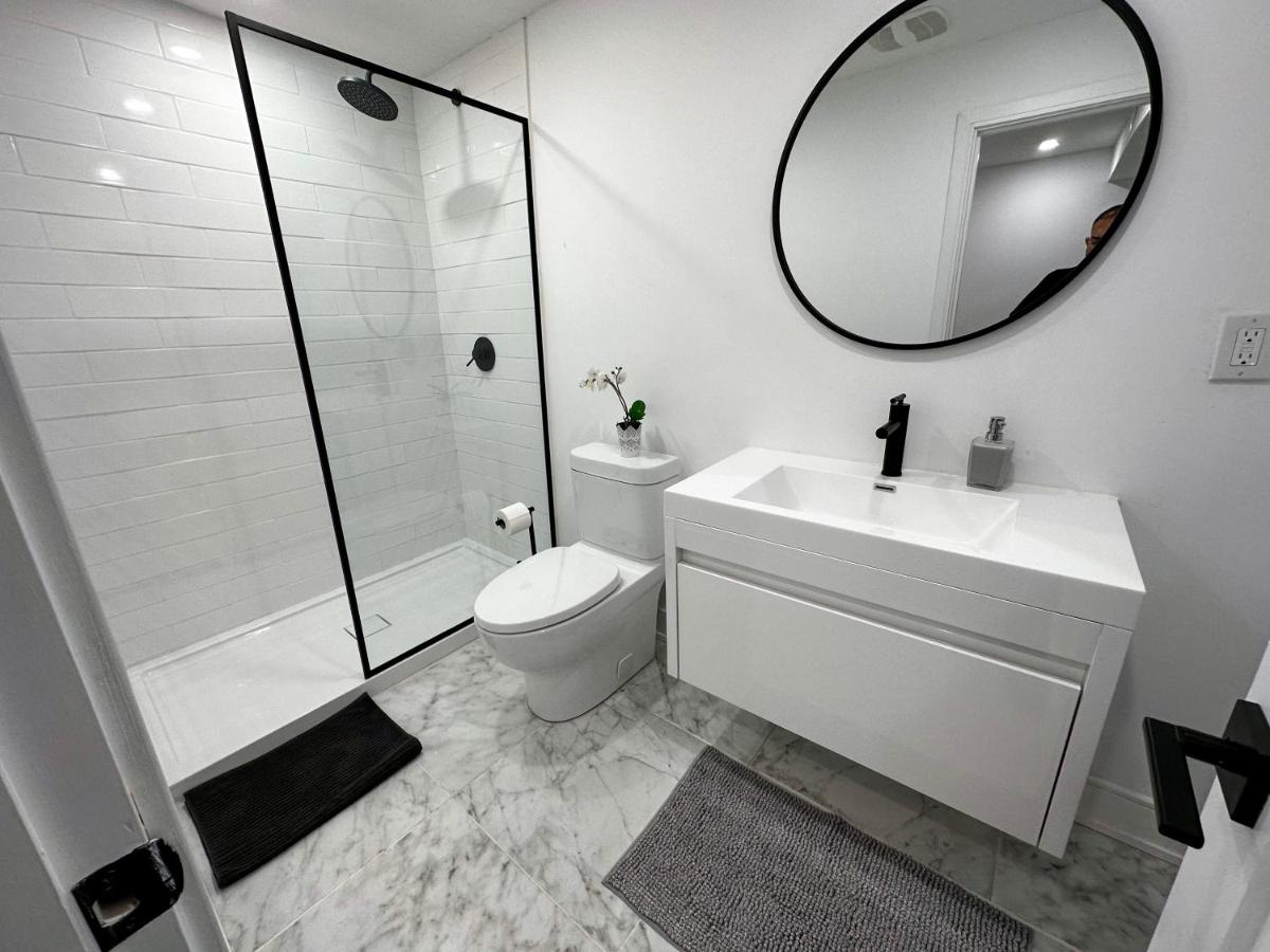 New  Renovated Spacious 2BR Apt in Thornhill - Property Image 21