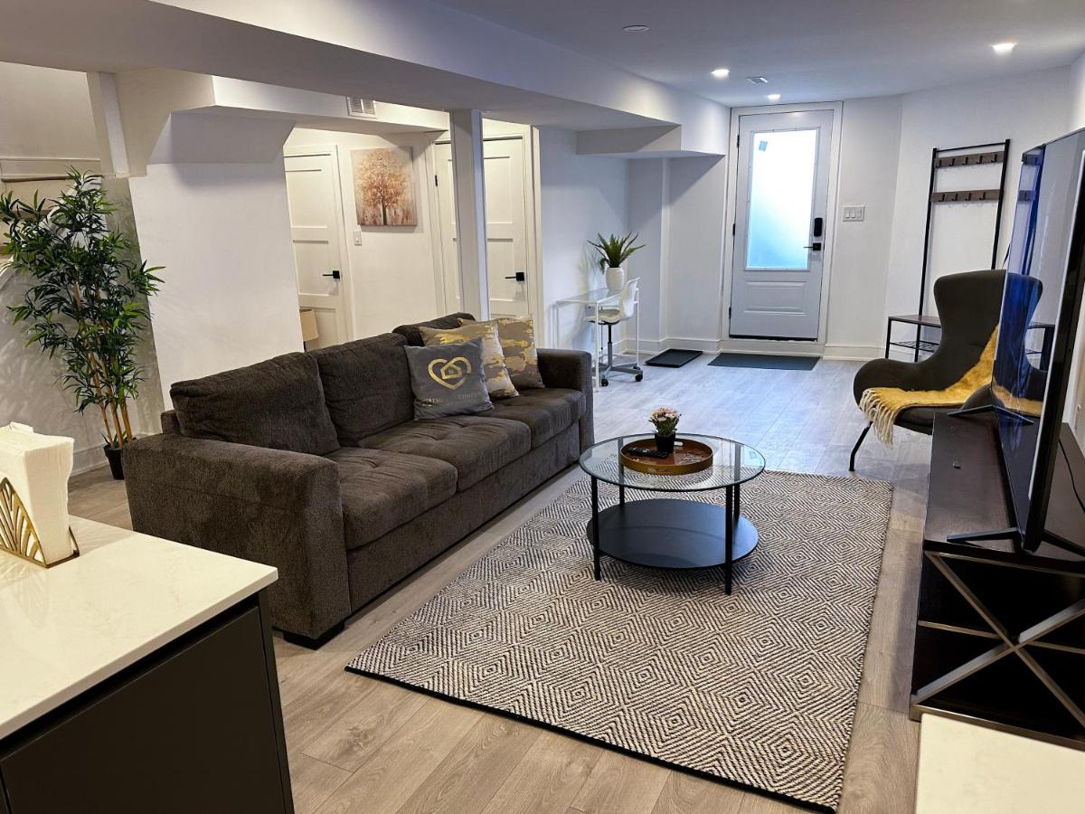 New  Renovated Spacious 2BR Apt in Thornhill - Property Image 20