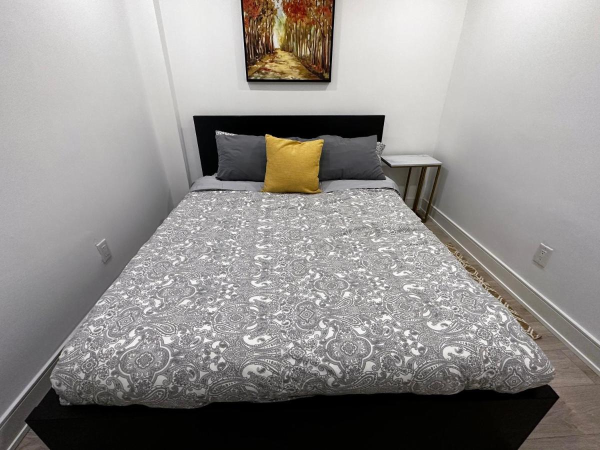 New  Renovated Spacious 2BR Apt in Thornhill - Property Image 1