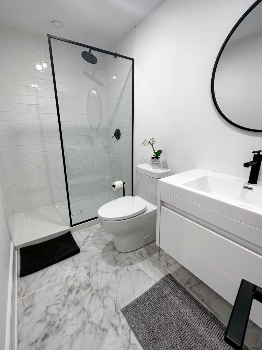 New  Renovated Spacious 2BR Apt in Thornhill - Property Image 12