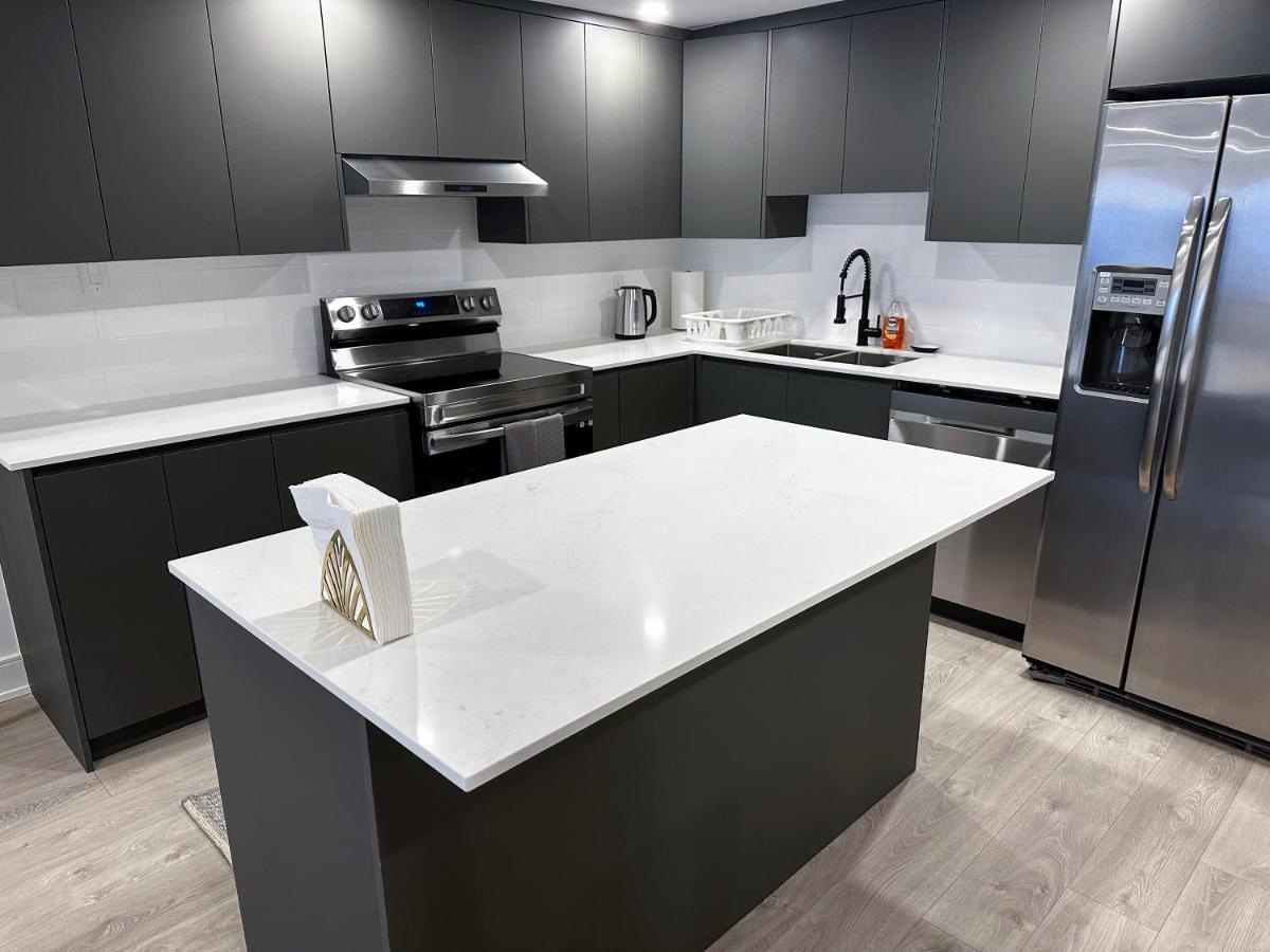 New  Renovated Spacious 2BR Apt in Thornhill - Property Image 7