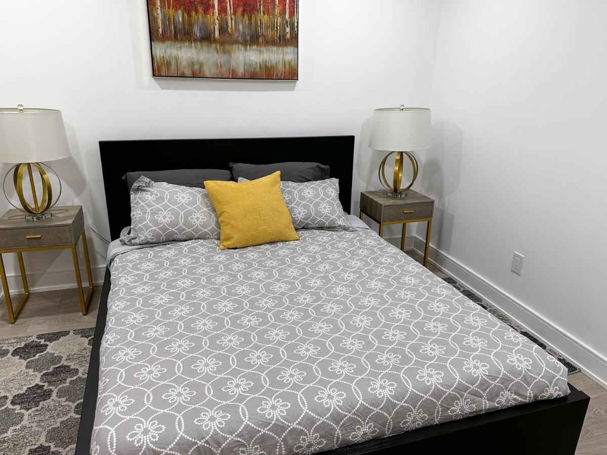 New  Renovated Spacious 2BR Apt in Thornhill - Property Image 2