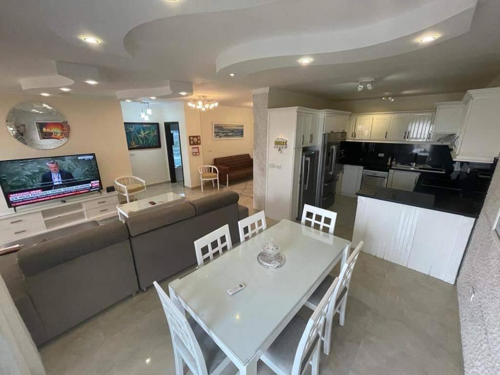 Royal Residence Spacious 3-Bedroom with Pool & Sea View, Beach Access, Private Rooftop Area view 2