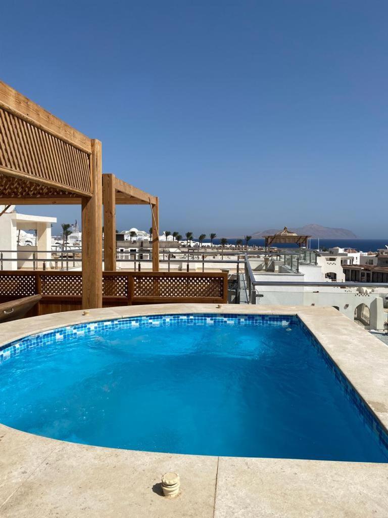 Royal Residence Spacious 3-Bedroom with Pool & Sea View, Beach Access, Private Rooftop Area view 3