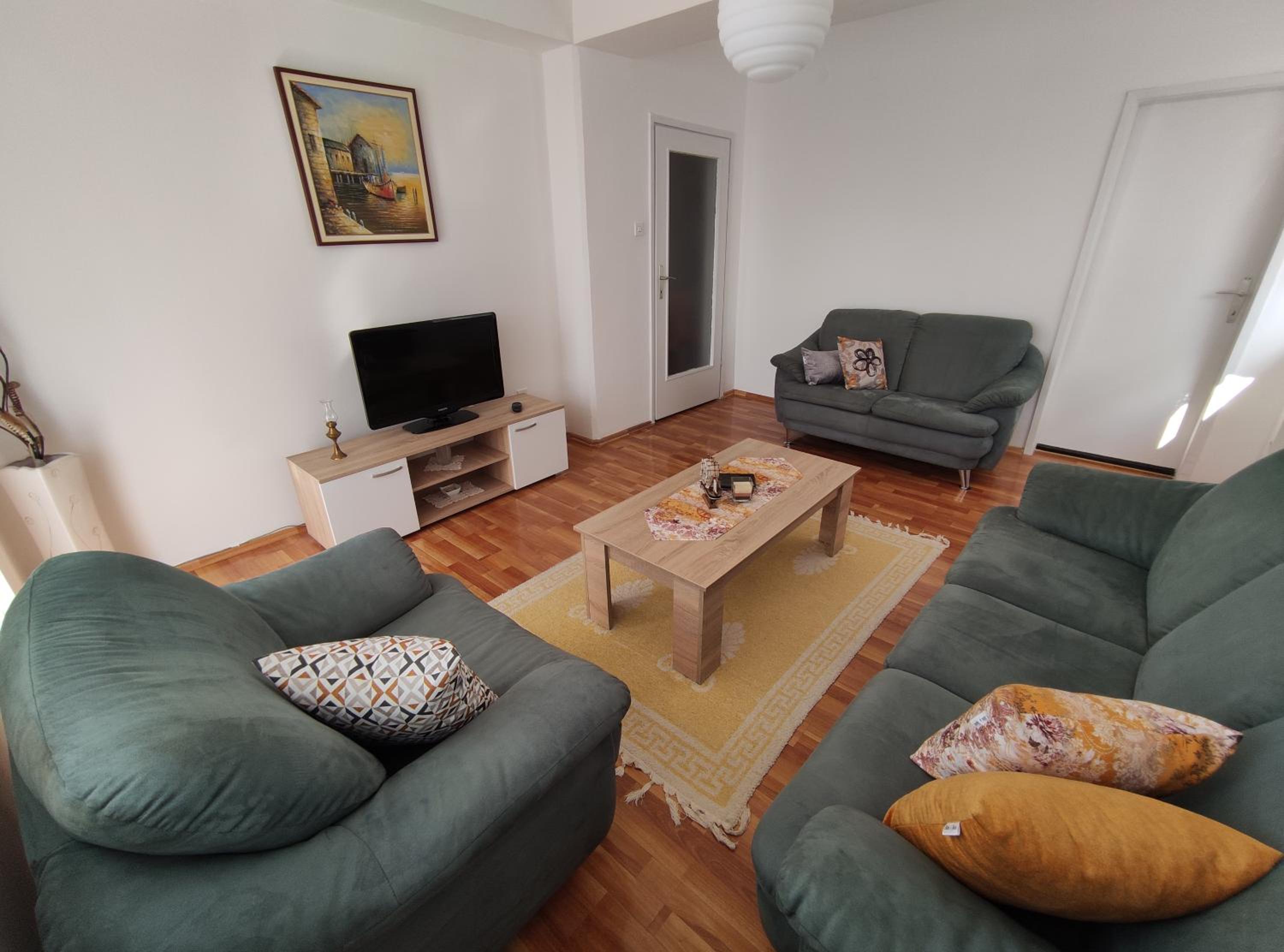 Charming & Spacious 2 Bedroom Apartment with a Gorgeous 8th-floor view