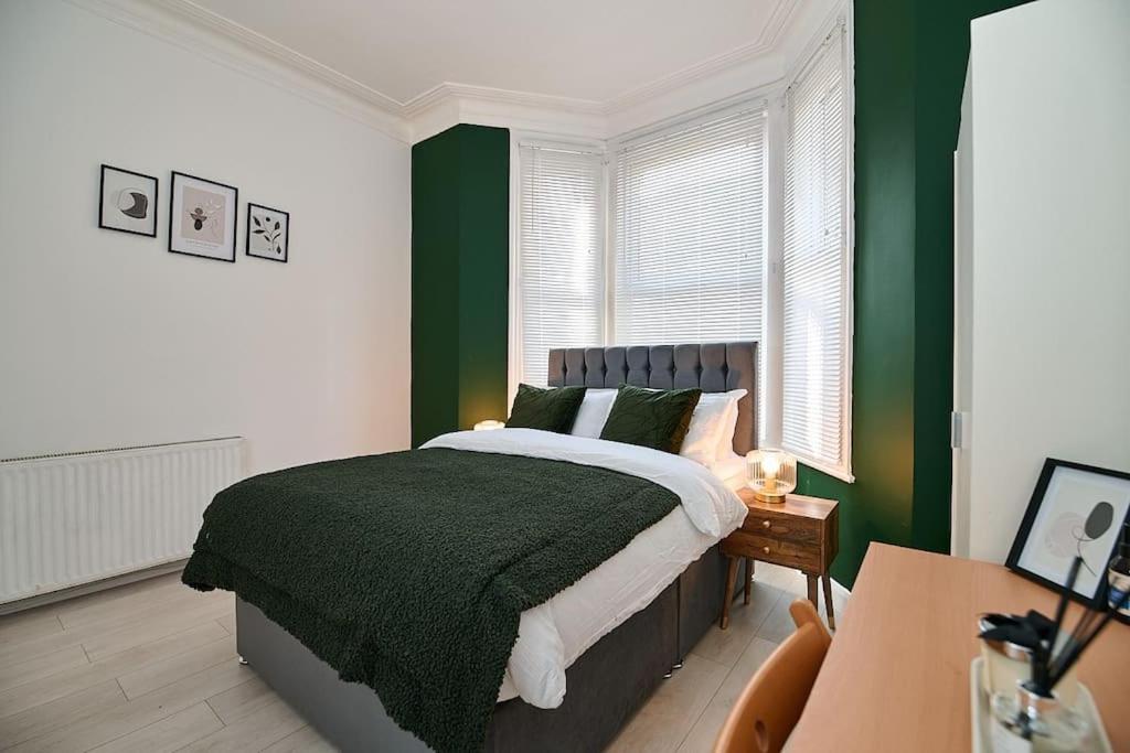 Fabulous 3 bed NW London apartment with private garden