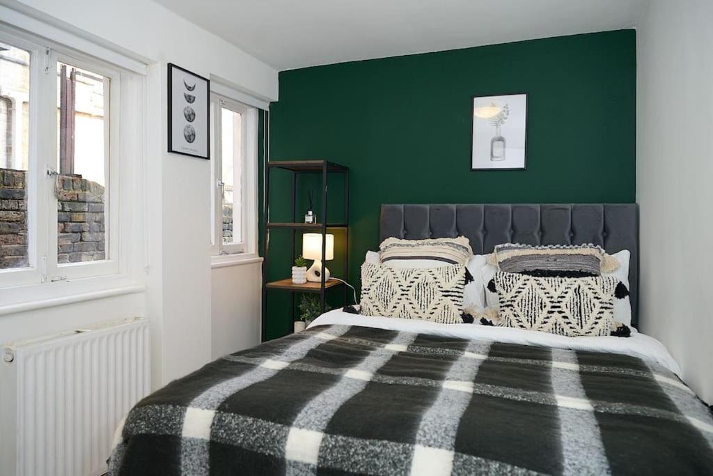 Fabulous 3 bed NW London apartment with private garden