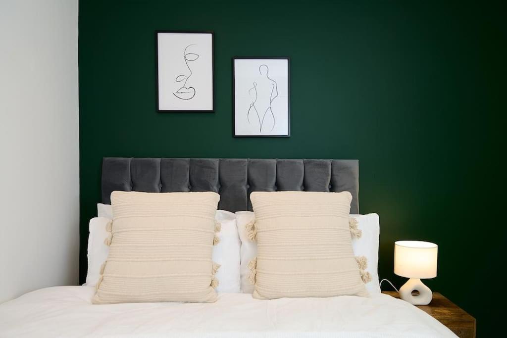 Fabulous 3 bed NW London apartment with private garden