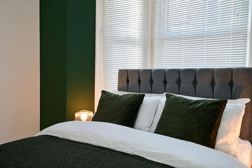 Fabulous 3 bed NW London apartment with private garden
