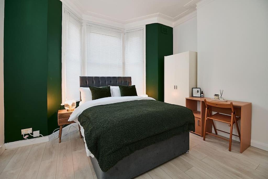 Fabulous 3 bed NW London apartment with private garden