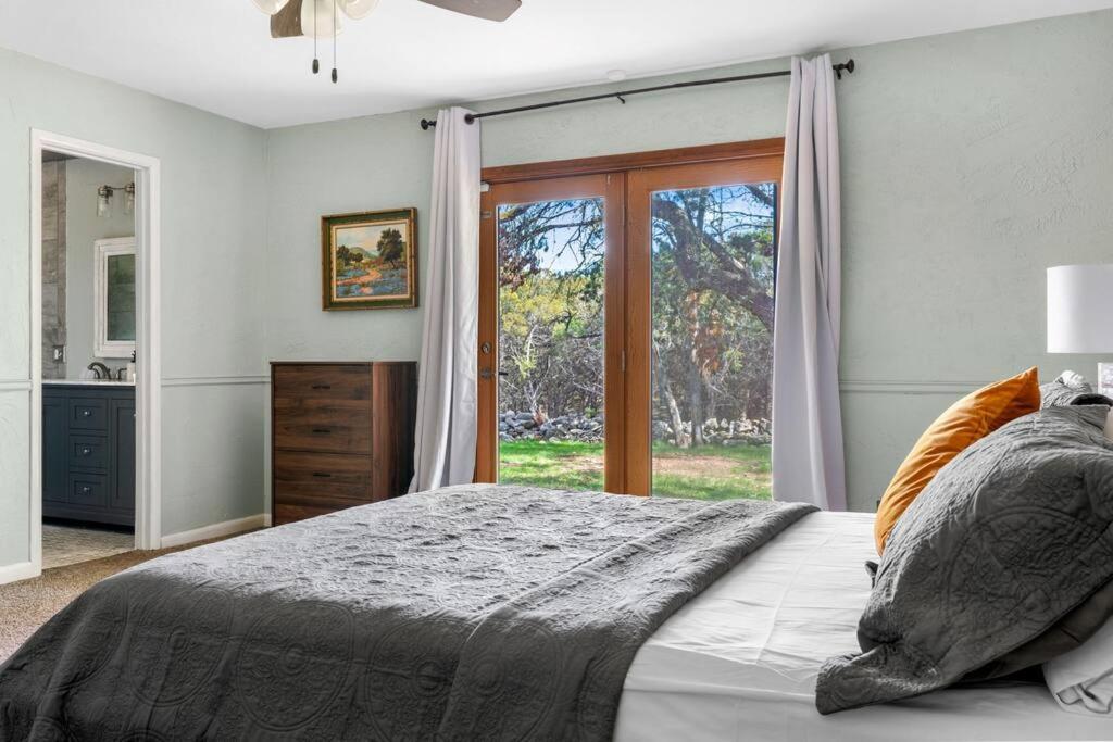 Charming ranch-style home w/ideal entertainment view 4