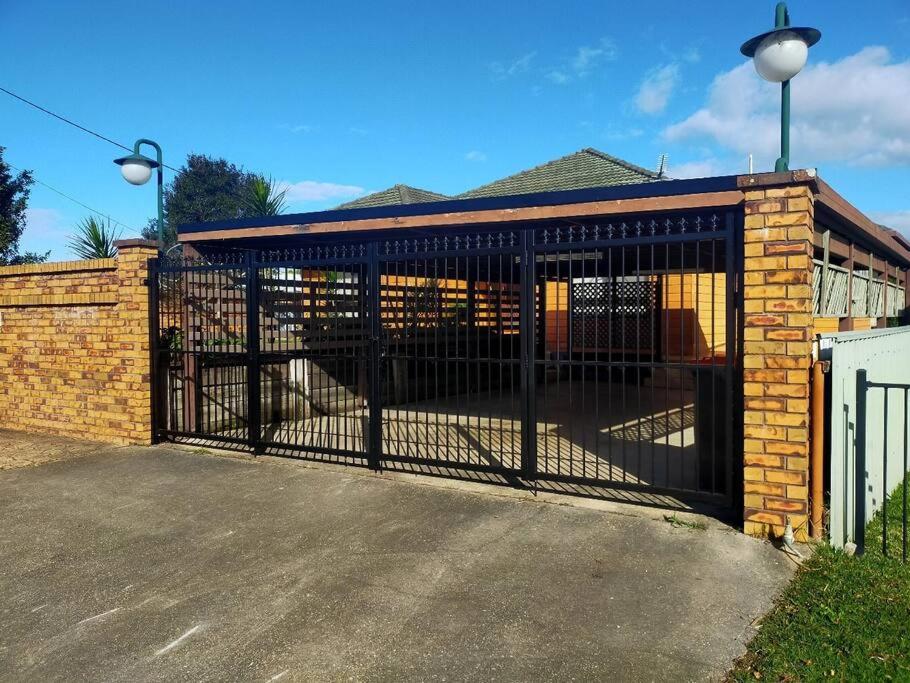 Boyle's Beach House - Fully furnished 3 Bedroom home. Secure parking.