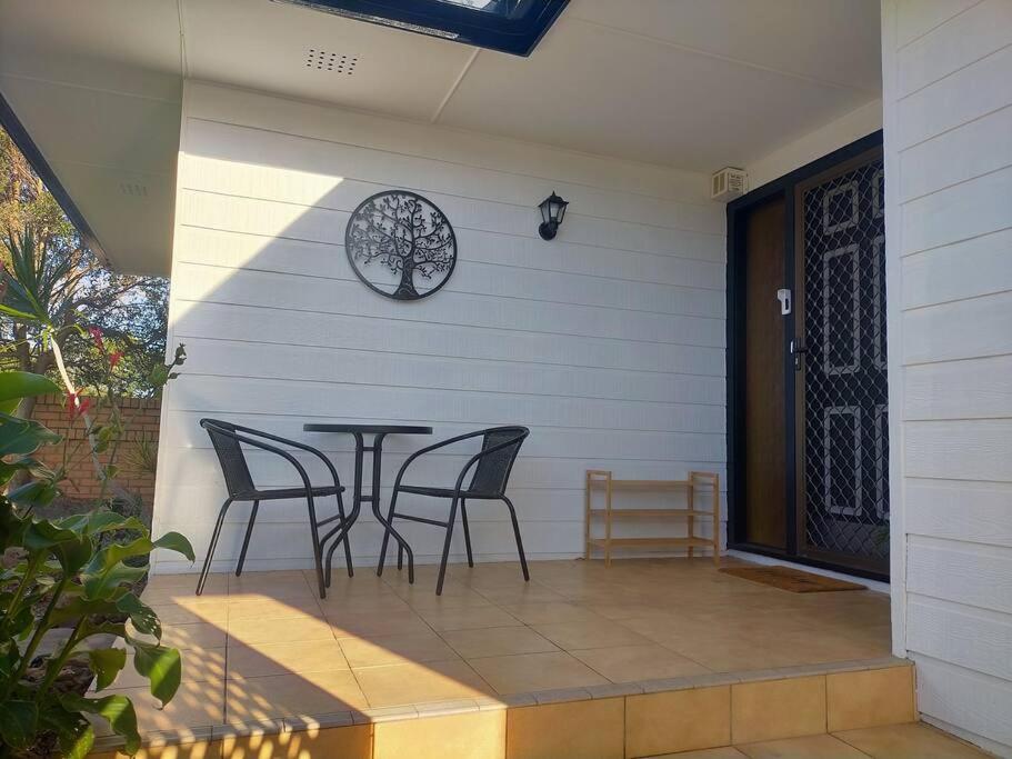 Boyle's Beach House - Fully furnished 3 Bedroom home. Secure parking.