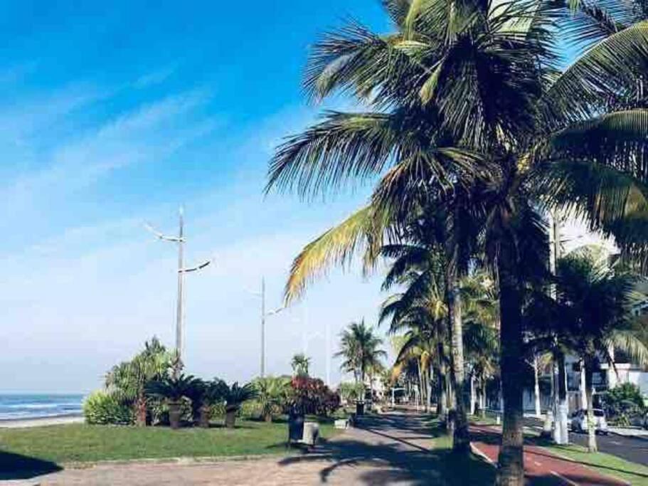 Belíssimo e completo apto Praia Grande