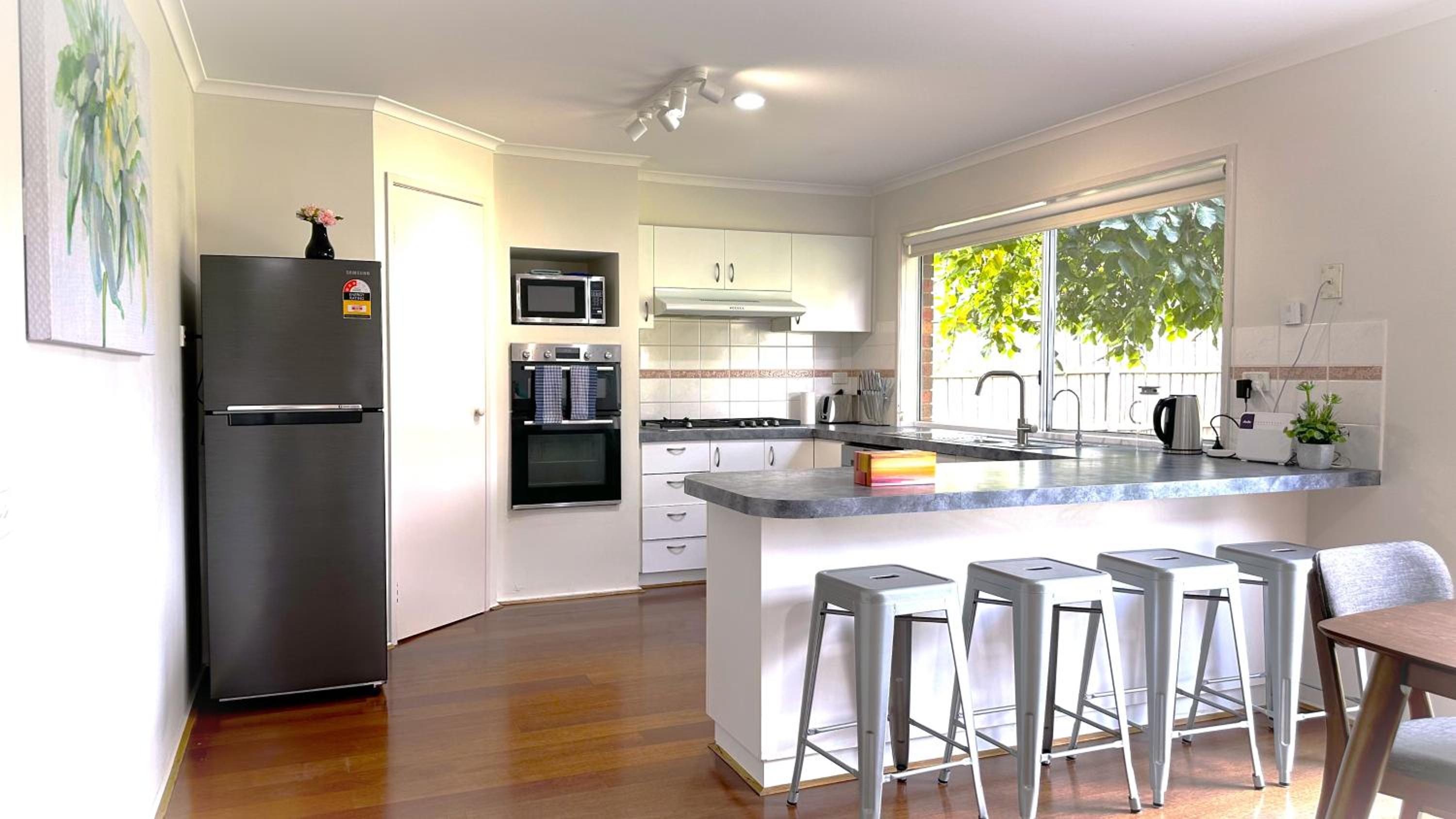 Near Airport and Easy to Melbourne CBD by GoodLive