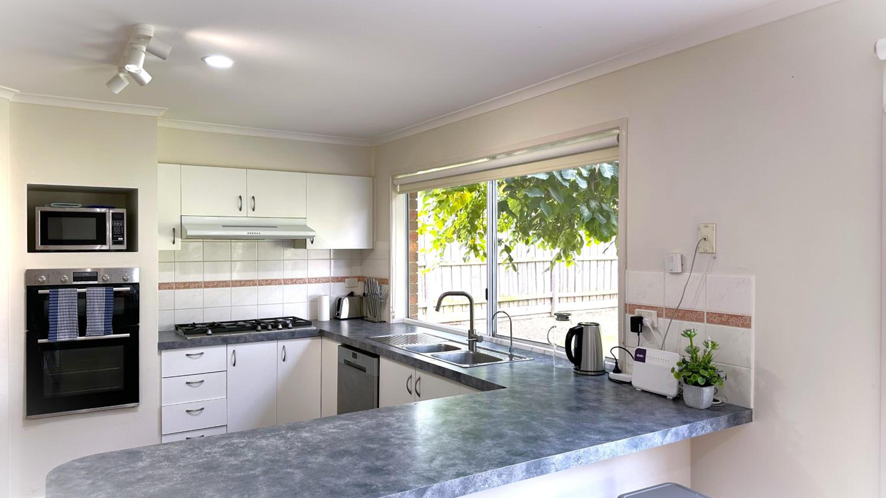 Near Airport and Easy to Melbourne CBD by GoodLive