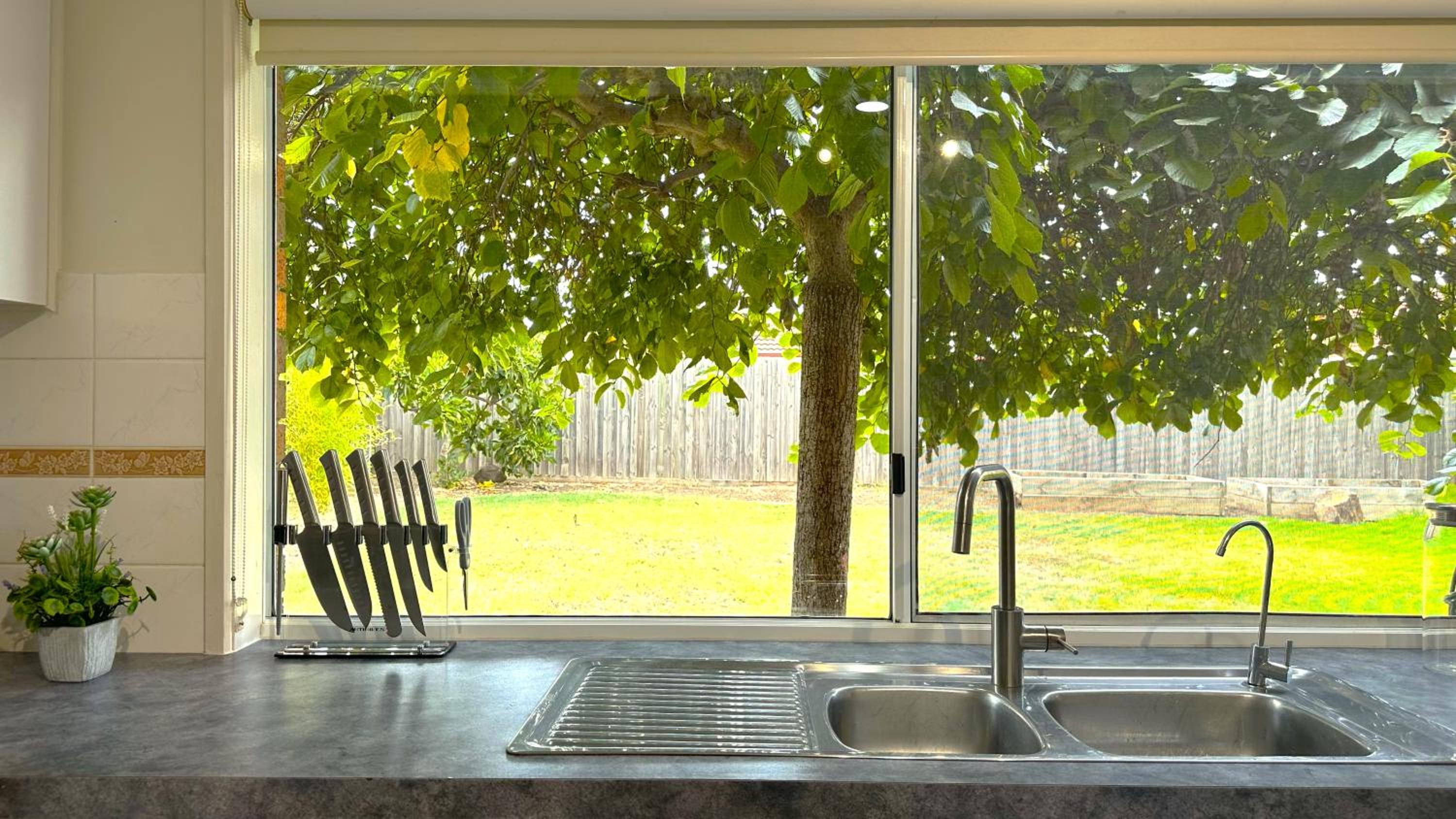 Near Airport and Easy to Melbourne CBD by GoodLive