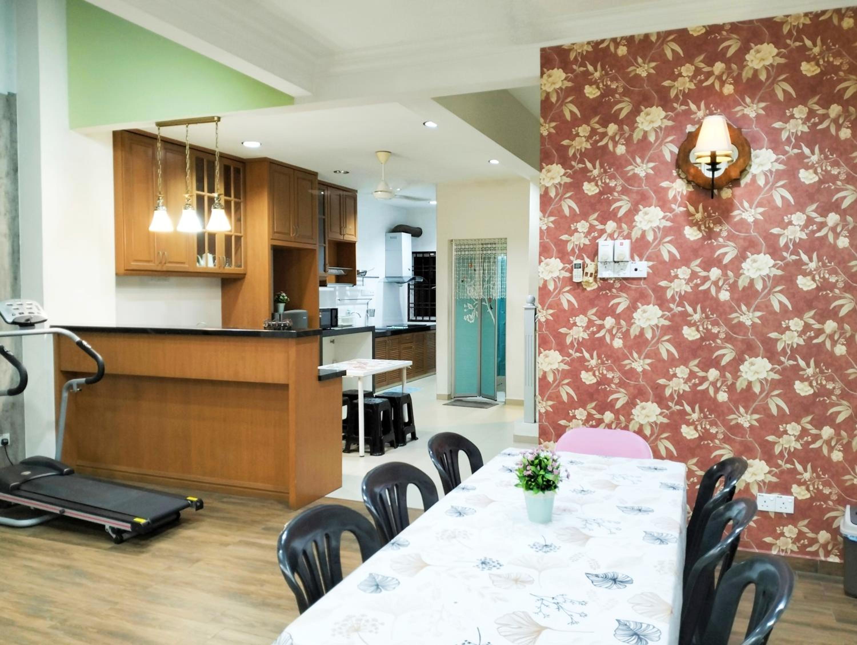 JB Austin Perdana Homestay@Simple Comfy For 11pax