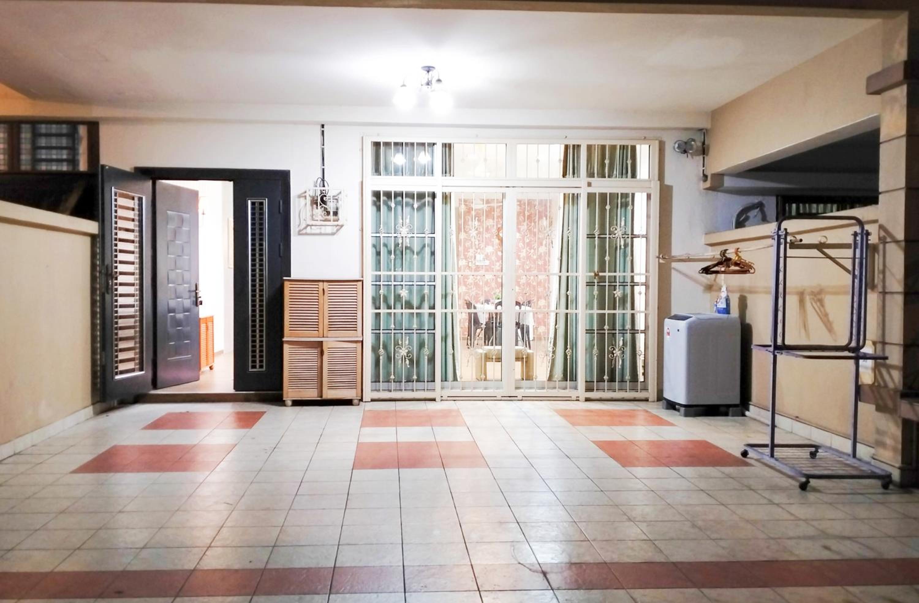 JB Austin Perdana Homestay@Simple Comfy For 11pax