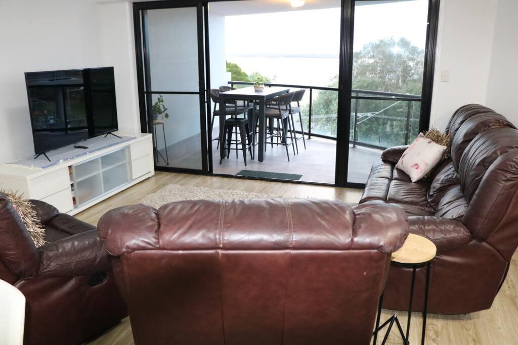 Family Friendly 3 Bedroom - River Views - short walk to the Beach